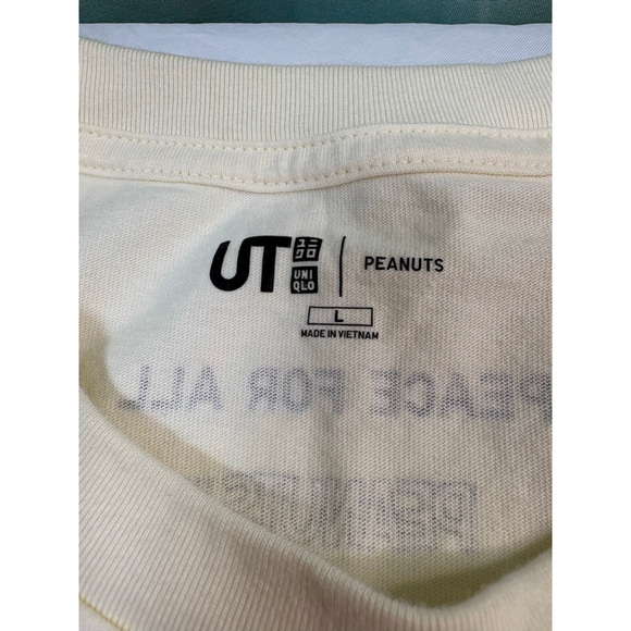 Uniqlo UT Peanuts Peace For All Snoopy Graphic Tee Size L - Picture 4 of 6